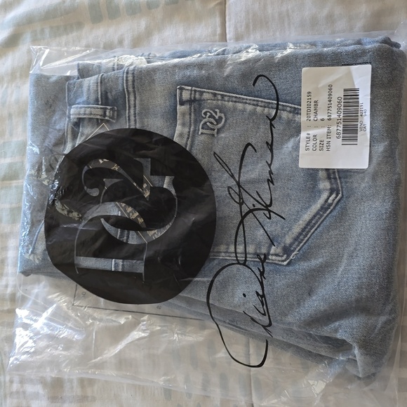 DG2 By Diane Gilman Ladies Floral Fray Hem Jeans - Picture 7 of 17